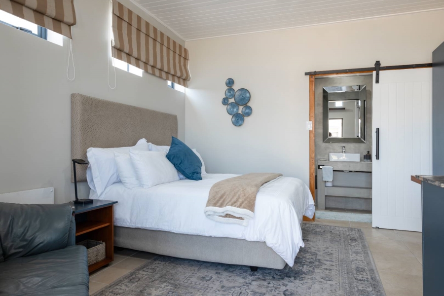 5 Bedroom Property for Sale in Oubaai Western Cape